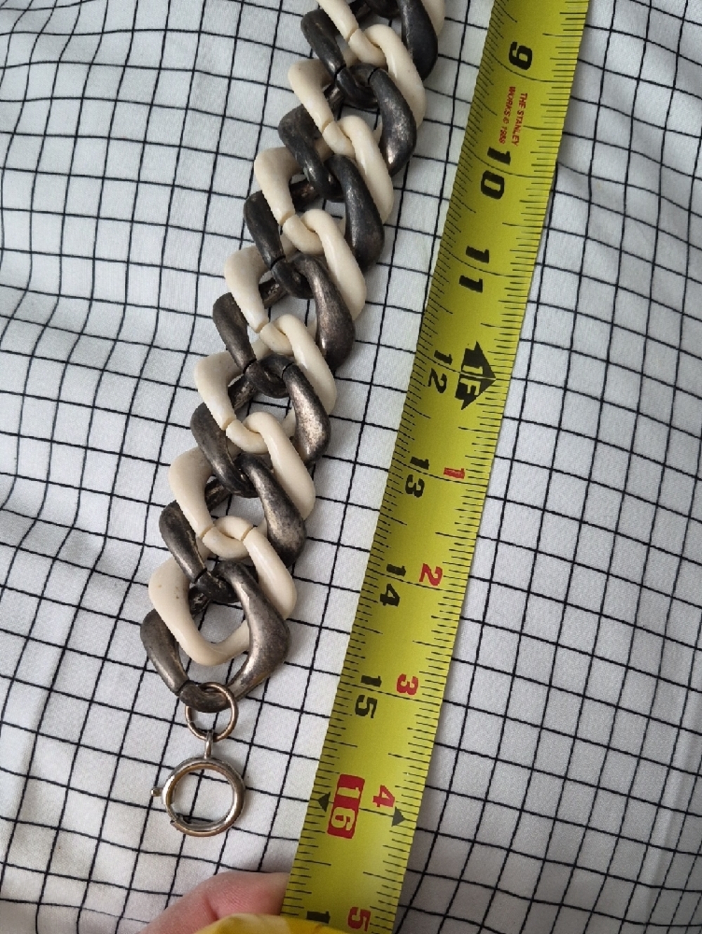 Funky Vintage Chunky Two-Tone Resin Chain Necklace - Cream and Gunmetal - Picture 5 of 6